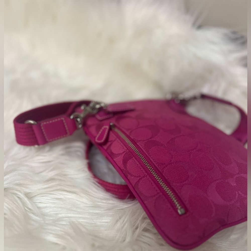 Coach vintage pink Mini Signature c
Stripe swingback Crossbody Bag - Picture 3 of 10